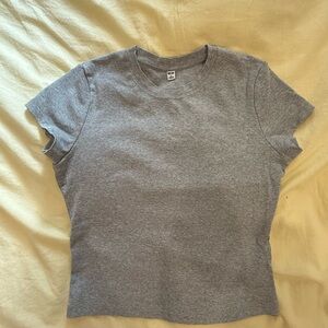 Uniqlo grey tee
